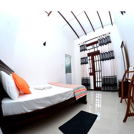 נגומבו Reshani Guest House מראה חיצוני תמונה