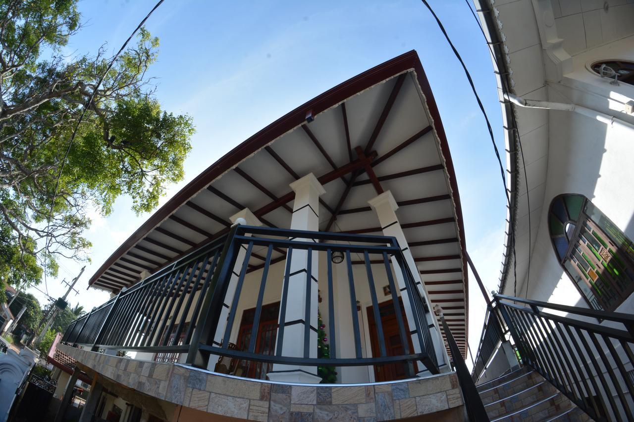 נגומבו Reshani Guest House מראה חיצוני תמונה