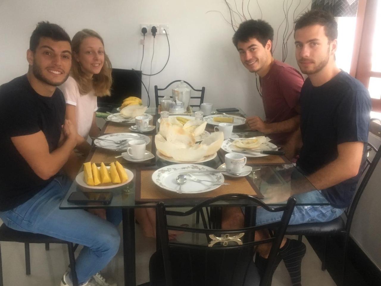 נגומבו Reshani Guest House מראה חיצוני תמונה